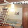Interno con scala a chiocciola e letto.