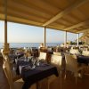 Ristorante con vista mare.